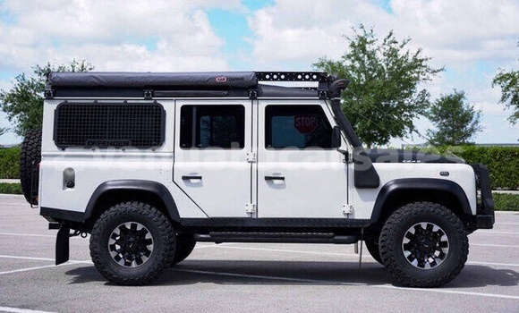 Buy Used Land Rover Defender White Car in Luganville in Sanma Buy Used Land Rover Defender White Car in Luganville in Sanma
