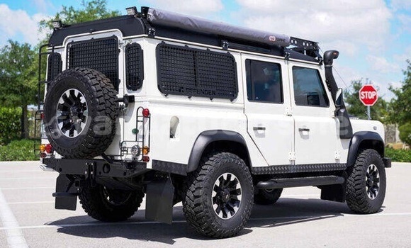 Buy Used Land Rover Defender White Car in Luganville in Sanma Buy Used Land Rover Defender White Car in Luganville in Sanma