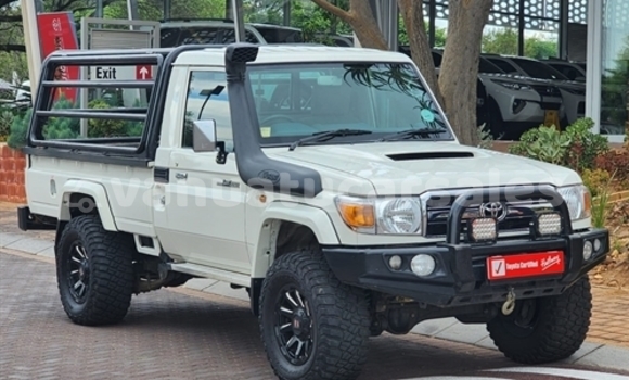 Buy Used Toyota Land Cruiser Beige Car in Luganville in Sanma Buy Used Toyota Land Cruiser Beige Car in Luganville in Sanma