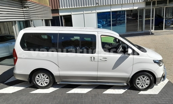 Buy Used Hyundai H1 White Car in Port Vila in Shefa Buy Used Hyundai H1 White Car in Port Vila in Shefa