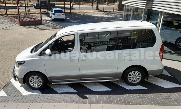 Buy Used Hyundai H1 White Car in Port Vila in Shefa Buy Used Hyundai H1 White Car in Port Vila in Shefa