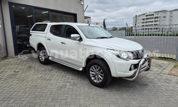 Buy Used Mitsubishi L200 White Car in Port Vila in Shefa Buy Used Mitsubishi L200 White Car in Port Vila in Shefa