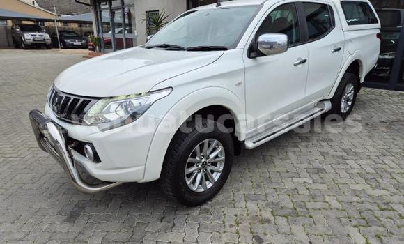 Buy Used Mitsubishi L200 White Car in Port Vila in Shefa Buy Used Mitsubishi L200 White Car in Port Vila in Shefa