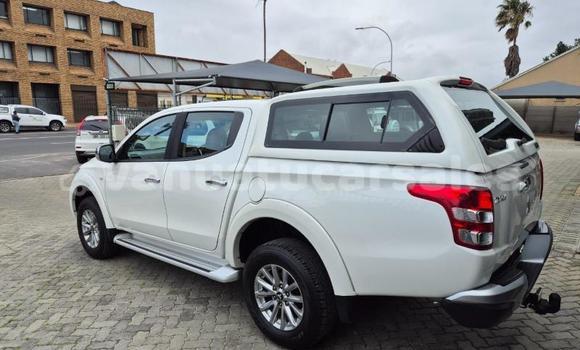 Buy Used Mitsubishi L200 White Car in Port Vila in Shefa Buy Used Mitsubishi L200 White Car in Port Vila in Shefa