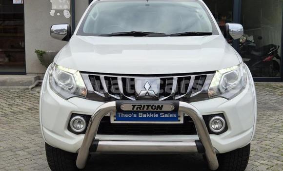 Buy Used Mitsubishi L200 White Car in Port Vila in Shefa Buy Used Mitsubishi L200 White Car in Port Vila in Shefa
