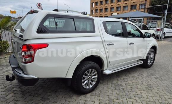 Buy Used Mitsubishi L200 White Car in Port Vila in Shefa Buy Used Mitsubishi L200 White Car in Port Vila in Shefa