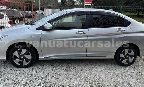 Buy Used Honda Grace Silver Car in Port Vila in Shefa Buy Used Honda Grace Silver Car in Port Vila in Shefa