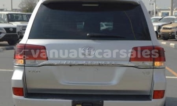 Buy Used Toyota Land Cruiser Silver Car in Port Vila in Shefa Buy Used Toyota Land Cruiser Silver Car in Port Vila in Shefa