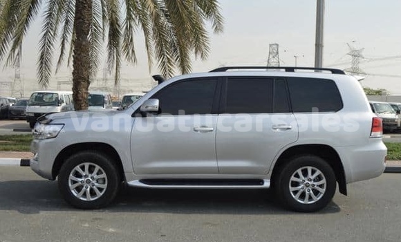 Buy Used Toyota Land Cruiser Silver Car in Port Vila in Shefa Buy Used Toyota Land Cruiser Silver Car in Port Vila in Shefa