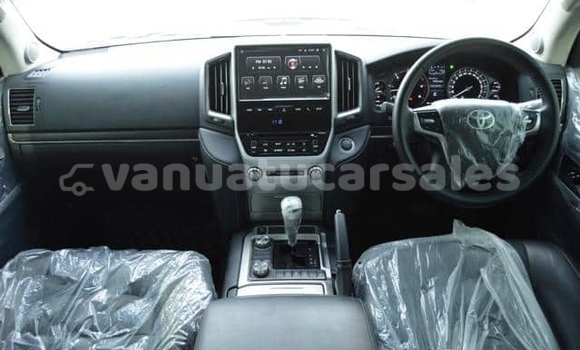 Buy Used Toyota Land Cruiser Silver Car in Port Vila in Shefa Buy Used Toyota Land Cruiser Silver Car in Port Vila in Shefa