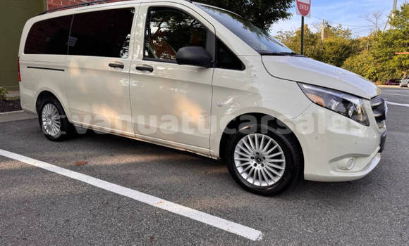 Buy Used Mercedes-Benz Vito White Car in Port Vila in Shefa