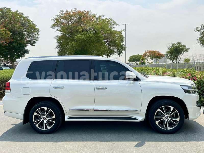 Big with watermark toyota land cruiser shefa eratap 806