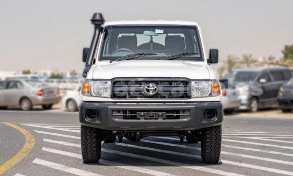 Buy Used Toyota Land Cruiser White Car in Port Vila in Shefa