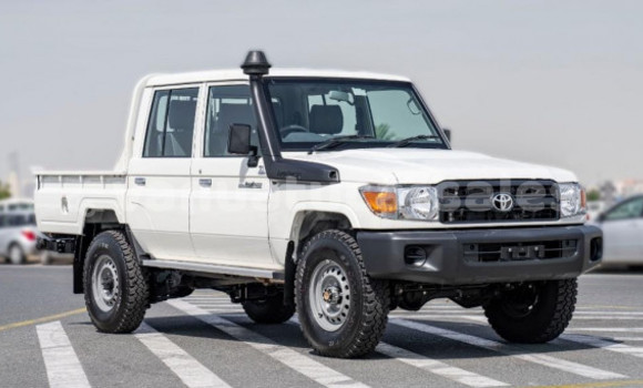 Buy Used Toyota Land Cruiser White Car in Port Vila in Shefa Buy Used Toyota Land Cruiser White Car in Port Vila in Shefa