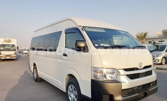 Buy Used Toyota Hiace White Car in Port Vila in Shefa Buy Used Toyota Hiace White Car in Port Vila in Shefa