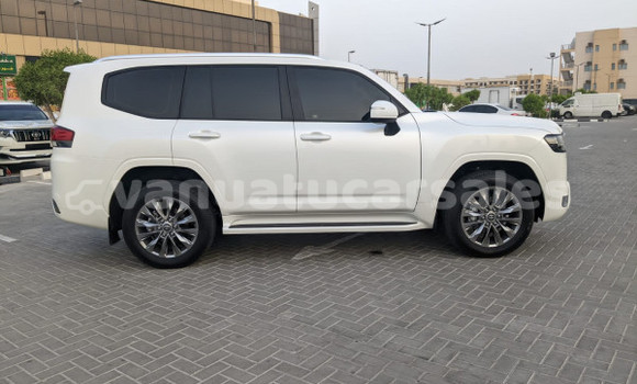 Buy Used Toyota Land Cruiser White Car in Port Vila in Shefa Buy Used Toyota Land Cruiser White Car in Port Vila in Shefa