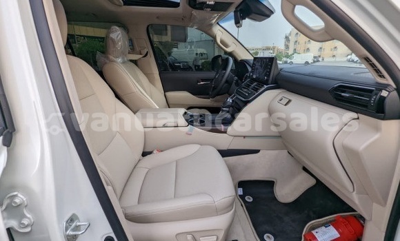 Buy Used Toyota Land Cruiser White Car in Port Vila in Shefa Buy Used Toyota Land Cruiser White Car in Port Vila in Shefa