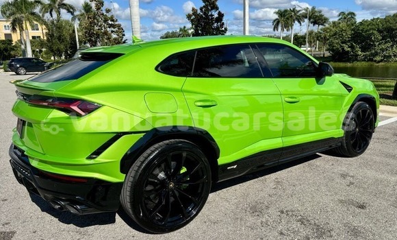 Acheter Occasion Voiture Lamborghini Urus Vert à Longana, Penama Acheter Occasion Voiture Lamborghini Urus Vert à Longana, Penama