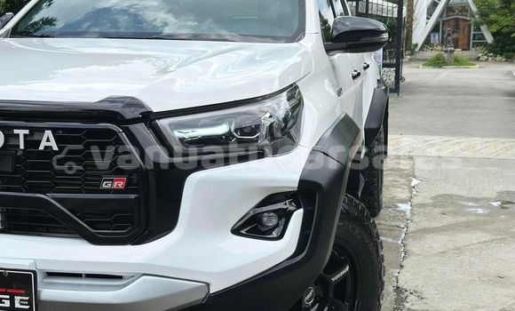 Buy New Toyota Hilux Surf White Car in Burumba in Shefa Buy New Toyota Hilux Surf White Car in Burumba in Shefa