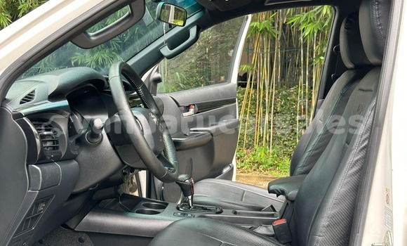 Buy New Toyota Hilux Surf White Car in Burumba in Shefa Buy New Toyota Hilux Surf White Car in Burumba in Shefa