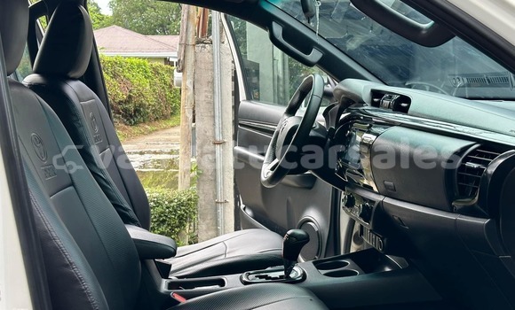 Buy New Toyota Hilux Surf White Car in Burumba in Shefa Buy New Toyota Hilux Surf White Car in Burumba in Shefa