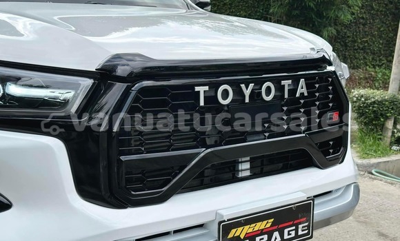 Buy New Toyota Hilux Surf White Car in Burumba in Shefa Buy New Toyota Hilux Surf White Car in Burumba in Shefa