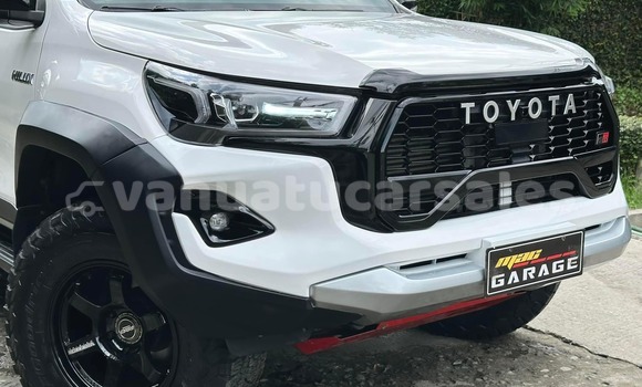 Buy New Toyota Hilux Surf White Car in Burumba in Shefa Buy New Toyota Hilux Surf White Car in Burumba in Shefa