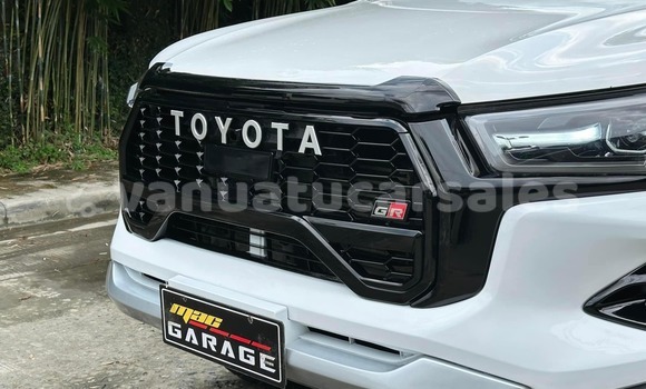 Buy New Toyota Hilux Surf White Car in Burumba in Shefa Buy New Toyota Hilux Surf White Car in Burumba in Shefa