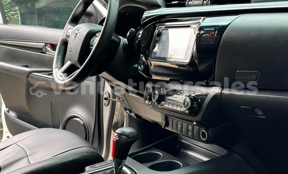 Buy New Toyota Hilux Surf White Car in Burumba in Shefa Buy New Toyota Hilux Surf White Car in Burumba in Shefa