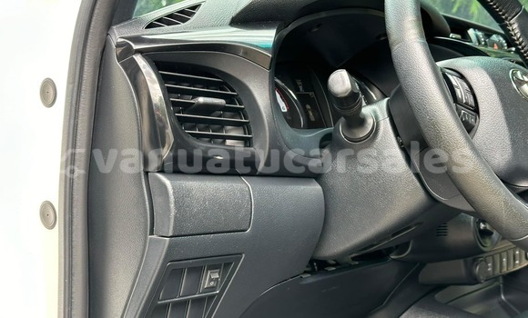 Buy New Toyota Hilux Surf White Car in Burumba in Shefa Buy New Toyota Hilux Surf White Car in Burumba in Shefa