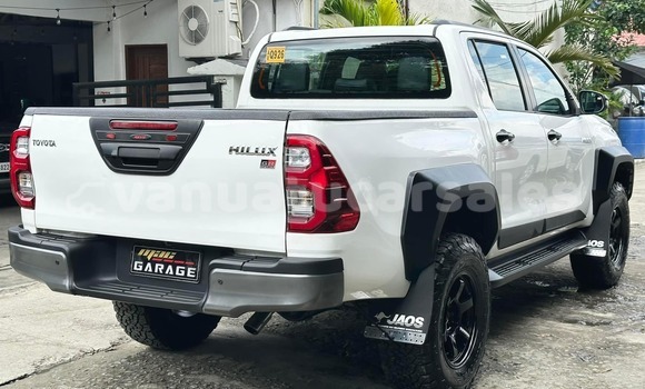 Buy New Toyota Hilux Surf White Car in Burumba in Shefa Buy New Toyota Hilux Surf White Car in Burumba in Shefa