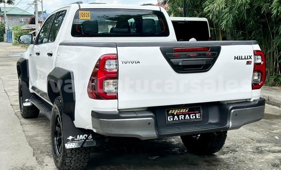 Buy New Toyota Hilux Surf White Car in Burumba in Shefa Buy New Toyota Hilux Surf White Car in Burumba in Shefa