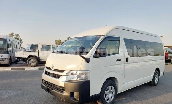 Buy Used Toyota Hiace White Car in Port Vila in Shefa