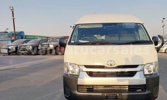 Buy Used Toyota Hiace White Car in Port Vila in Shefa Buy Used Toyota Hiace White Car in Port Vila in Shefa