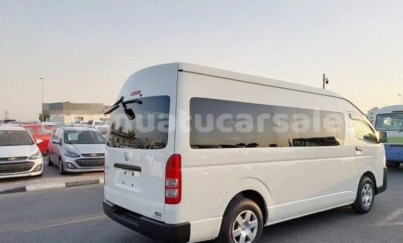 Buy Used Toyota Hiace White Car in Port Vila in Shefa Buy Used Toyota Hiace White Car in Port Vila in Shefa