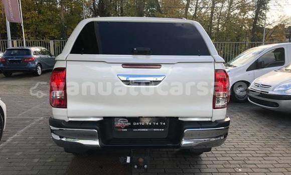 Buy Used Toyota Hilux Surf White Car in Port Vila in Shefa Buy Used Toyota Hilux Surf White Car in Port Vila in Shefa
