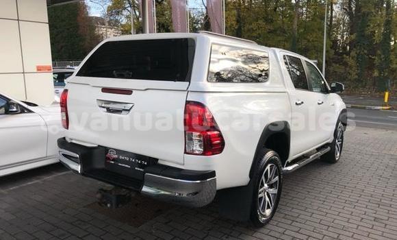 Buy Used Toyota Hilux Surf White Car in Port Vila in Shefa Buy Used Toyota Hilux Surf White Car in Port Vila in Shefa