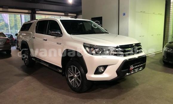 Buy Used Toyota Hilux Surf White Car in Port Vila in Shefa Buy Used Toyota Hilux Surf White Car in Port Vila in Shefa