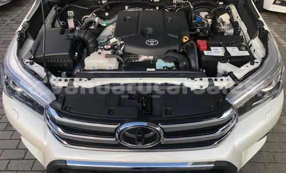 Buy Used Toyota Hilux Surf White Car in Port Vila in Shefa Buy Used Toyota Hilux Surf White Car in Port Vila in Shefa