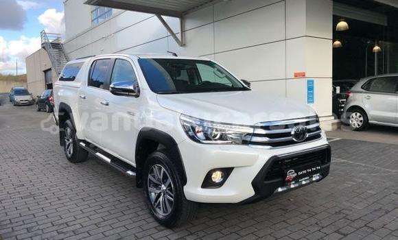 Buy Used Toyota Hilux Surf White Car in Port Vila in Shefa Buy Used Toyota Hilux Surf White Car in Port Vila in Shefa