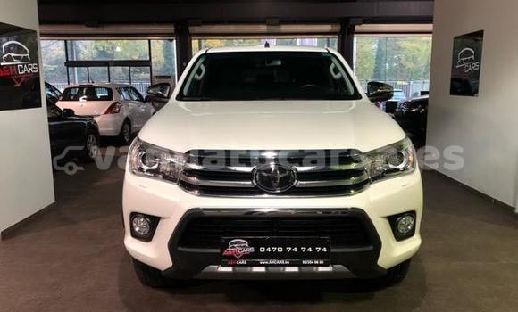 Buy Used Toyota Hilux Surf White Car in Port Vila in Shefa Buy Used Toyota Hilux Surf White Car in Port Vila in Shefa