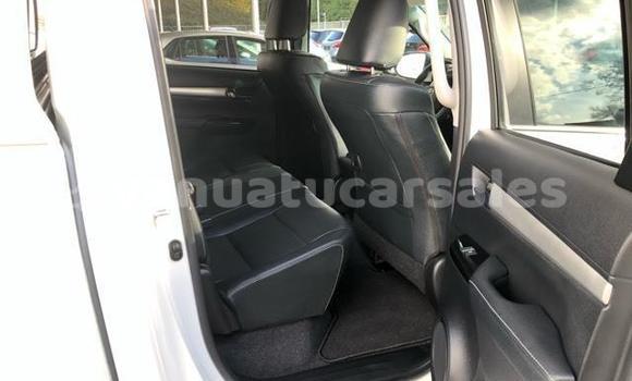 Buy Used Toyota Hilux Surf White Car in Port Vila in Shefa Buy Used Toyota Hilux Surf White Car in Port Vila in Shefa