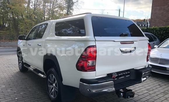 Buy Used Toyota Hilux Surf White Car in Port Vila in Shefa Buy Used Toyota Hilux Surf White Car in Port Vila in Shefa