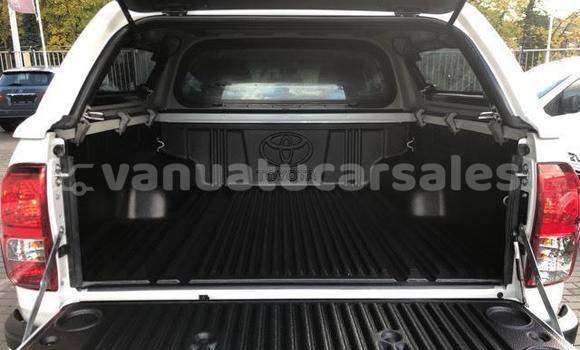 Buy Used Toyota Hilux Surf White Car in Port Vila in Shefa Buy Used Toyota Hilux Surf White Car in Port Vila in Shefa