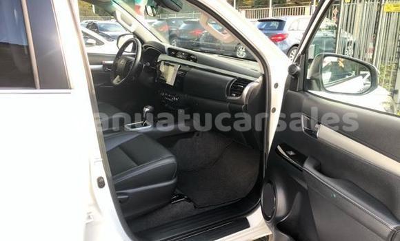 Buy Used Toyota Hilux Surf White Car in Port Vila in Shefa Buy Used Toyota Hilux Surf White Car in Port Vila in Shefa