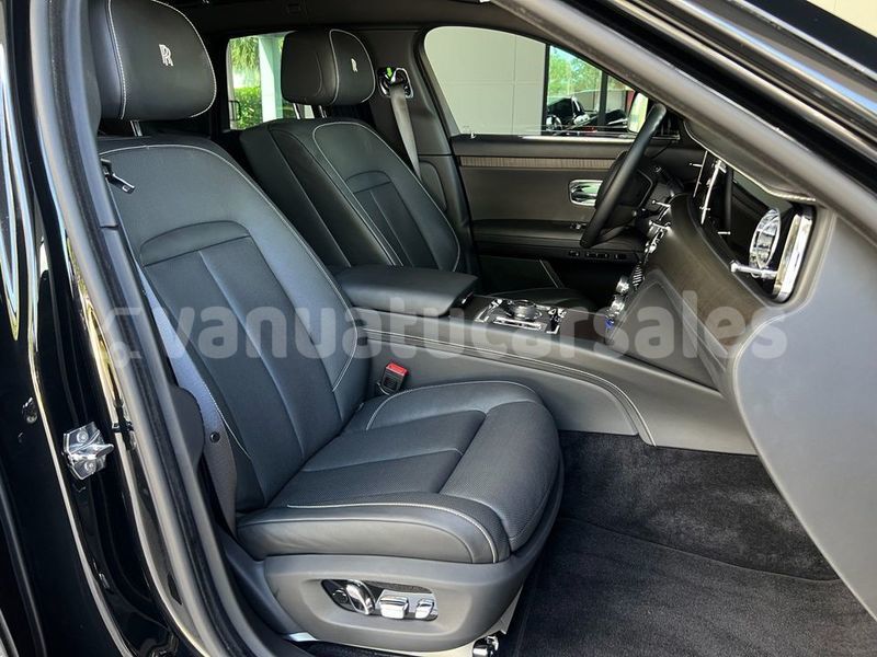 Big with watermark rolls royce ghost shefa port vila 856