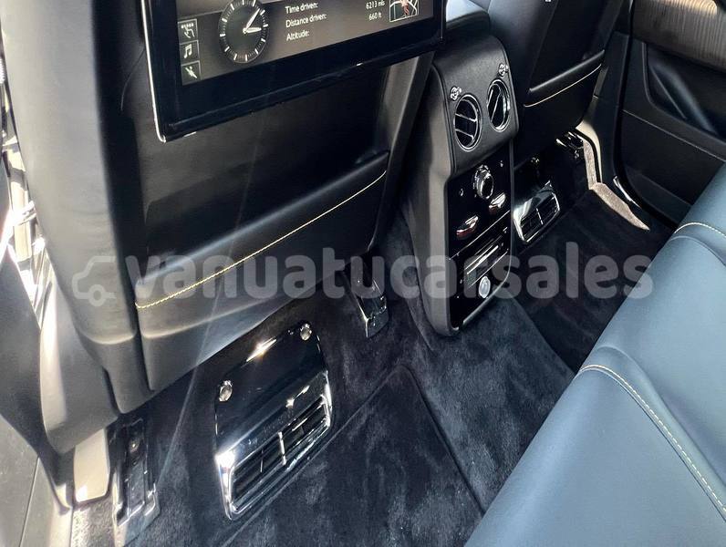 Big with watermark rolls royce cullinan shefa port vila 857
