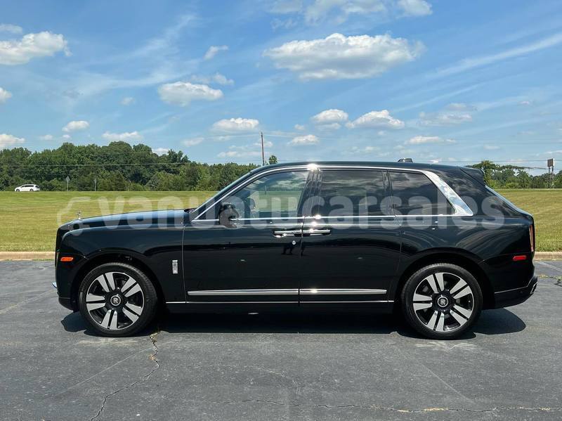 Big with watermark rolls royce cullinan shefa port vila 857