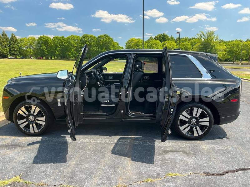 Big with watermark rolls royce cullinan shefa port vila 857