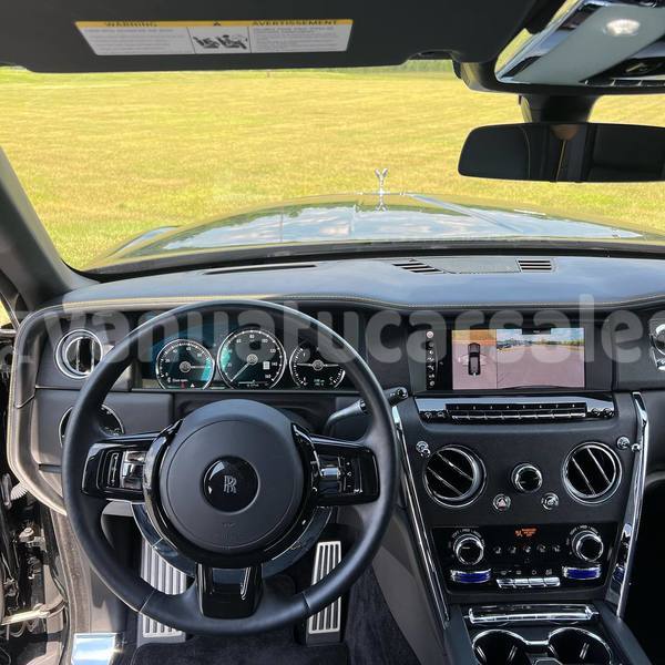 Big with watermark rolls royce cullinan shefa port vila 857